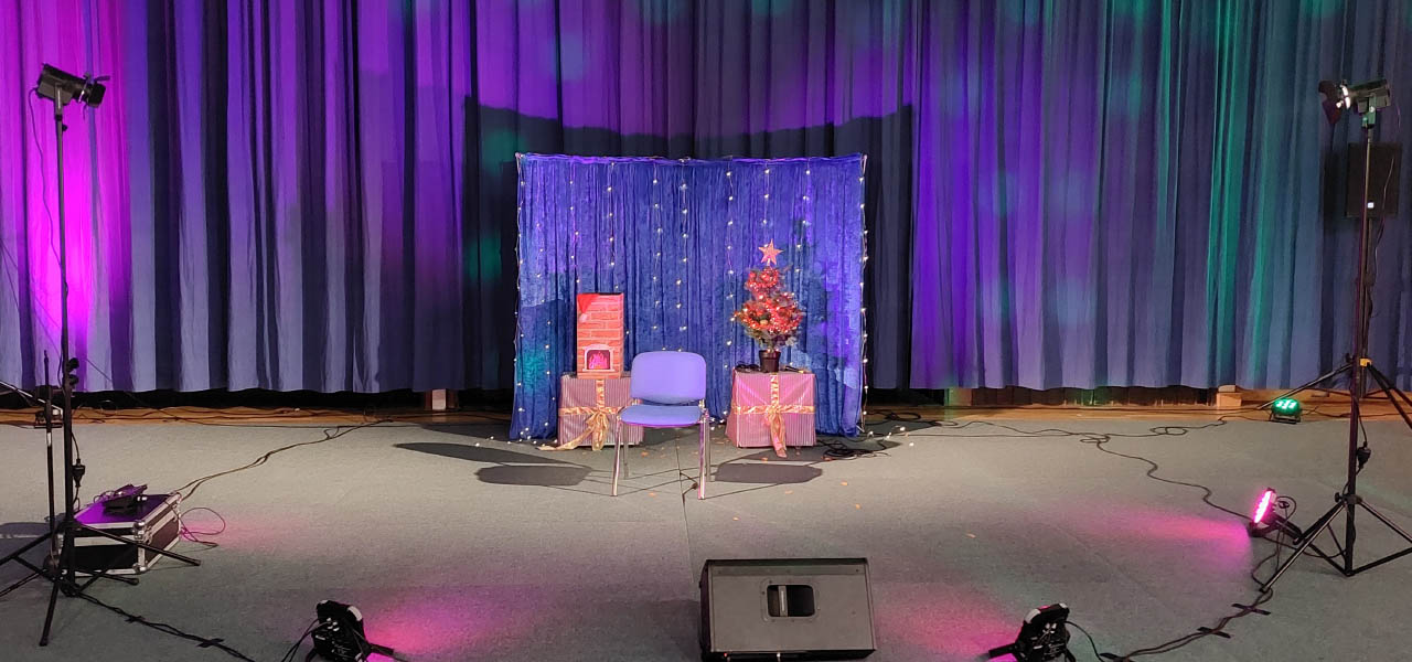 dedek mraz, obdarovanje otrok, �arobni december, veseli december, animacija za otroke, animacija v podjetju, �arodej, �arovnik, sam sebastian, �arovnije za otroke